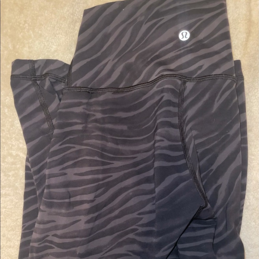 Lulu Wunder Under 25” leggings